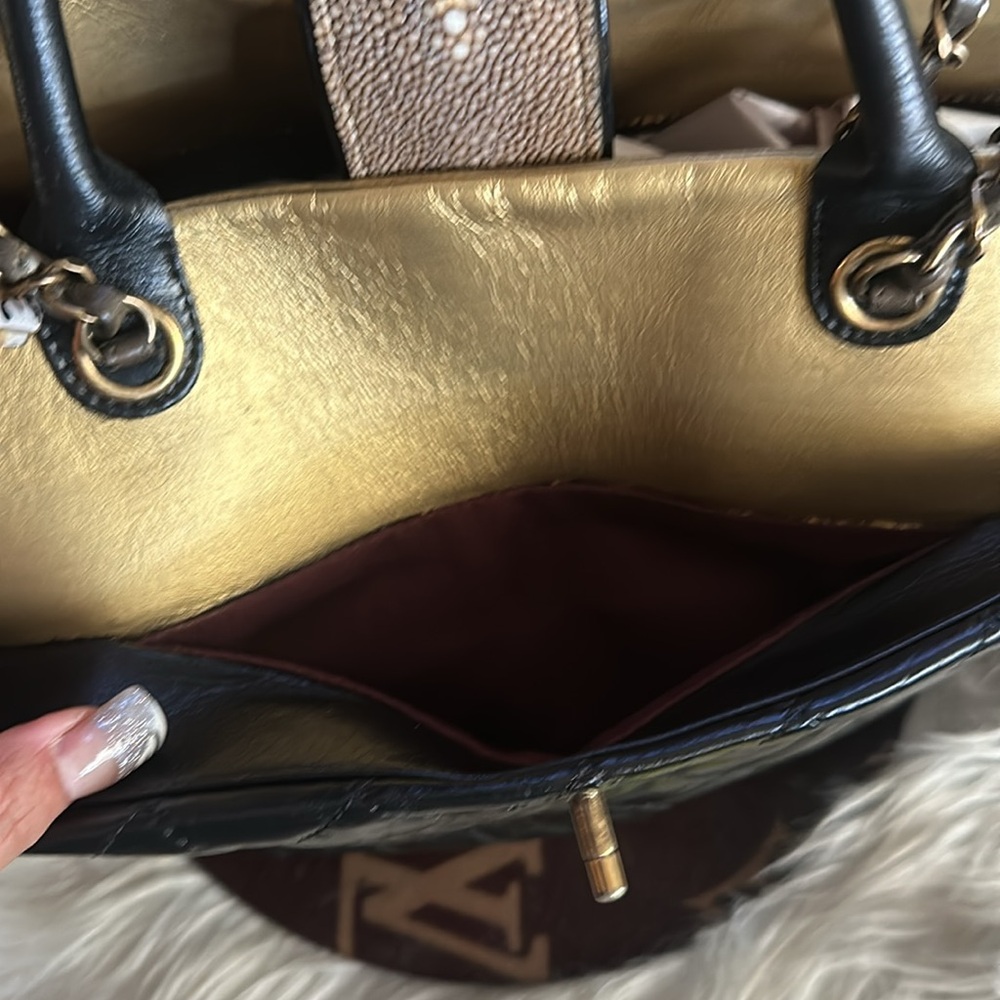 (Traded )Chanel satchel/Shoulder 👜♥️ - Picture 11 of 15